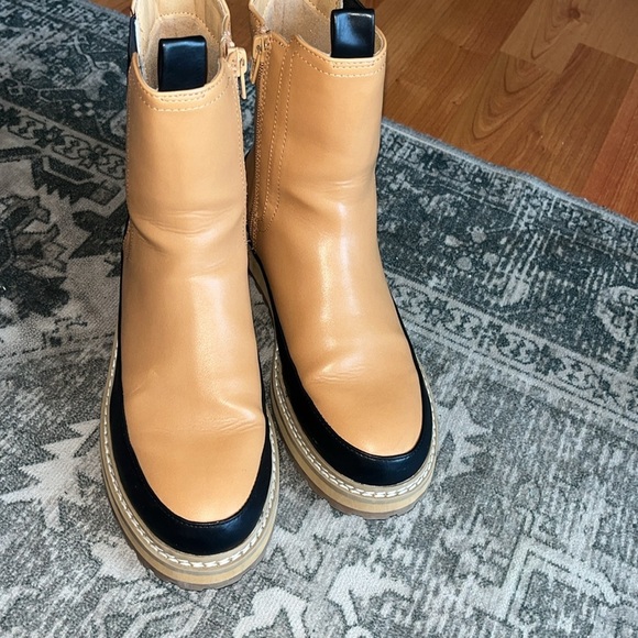 Universal Thread women’s Tan and Black Cambria Boots size 7.5 - Picture 4 of 11
